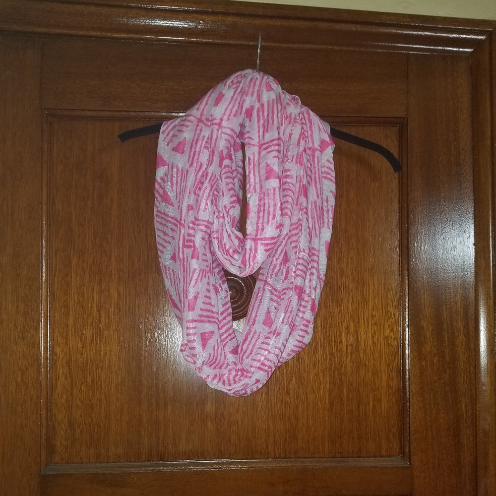 Pink and white Scraf - Picture 2 of 3